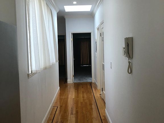 4th image of 239 Frankfort St