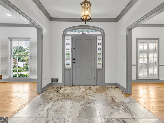 3rd image of 8671 Lake Forrest Dr