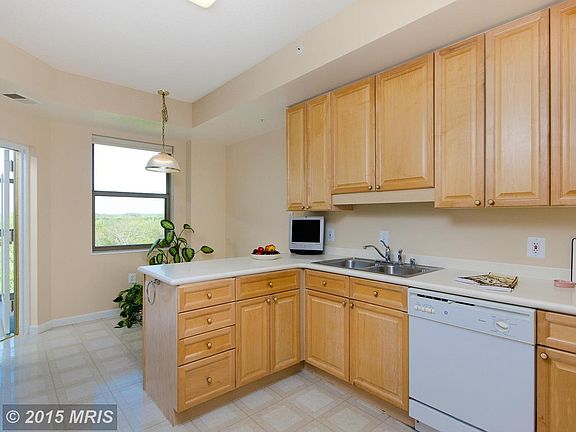 Enjoy meals while enjoying the golf course view!
