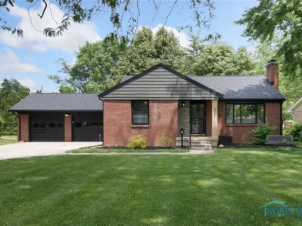 911 Locust St, Perrysburg, OH 43551