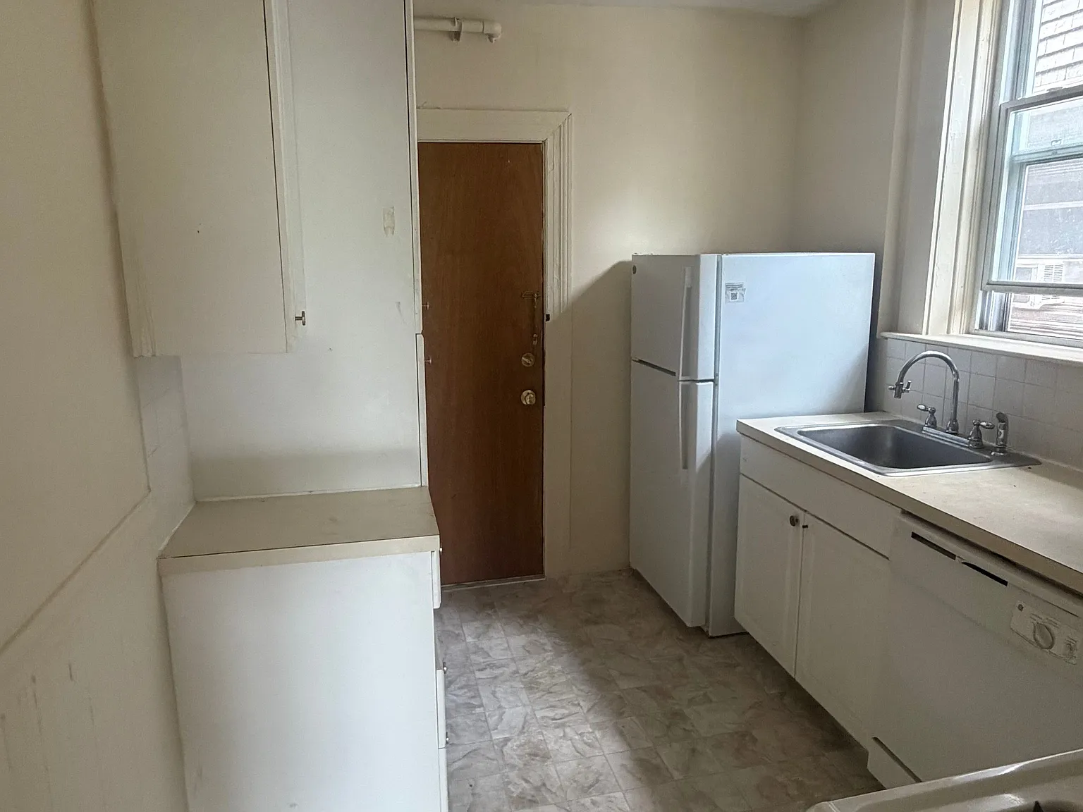 2 bed, 860 sqft, $1,800 — Photo 3
