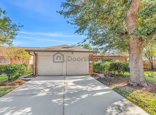 862 Silverpines Rd, Houston, TX 77062