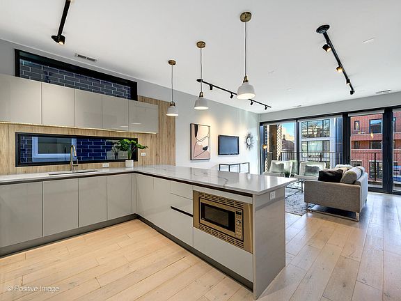 2nd image of 1064 N Paulina St #2