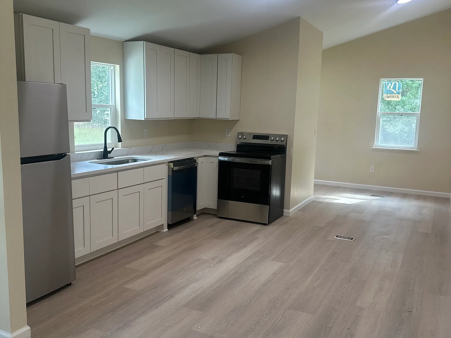 3 bed, 1352 sqft, $2,250 — Photo 2