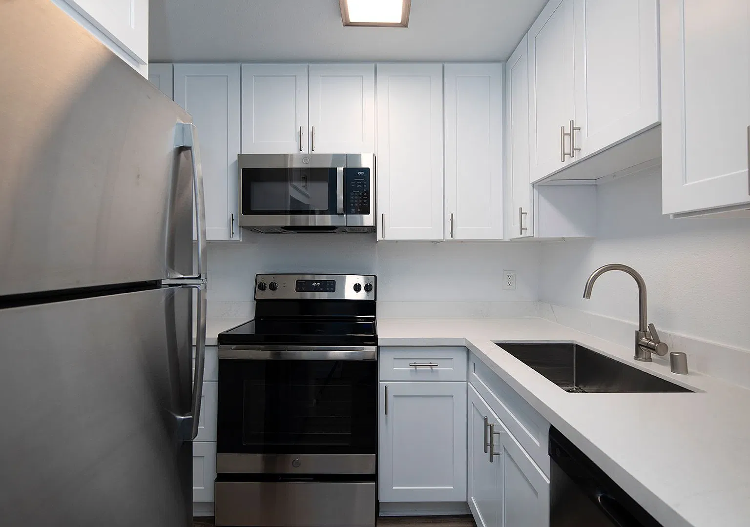 Golden Pacific Apartments — Photo 4