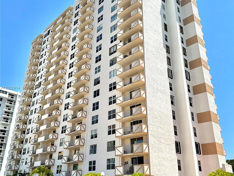 1865 S Ocean Dr #8I — Photo 23