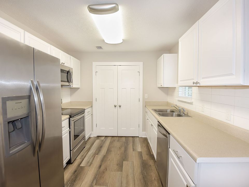 2nd image of 1539 Oak Ave