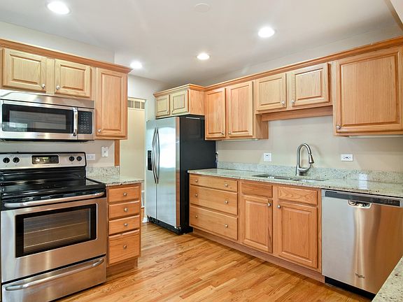 3rd image of 306 N Yale Ave