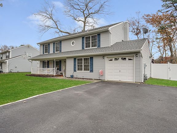 3rd image of 233 Oak Lane