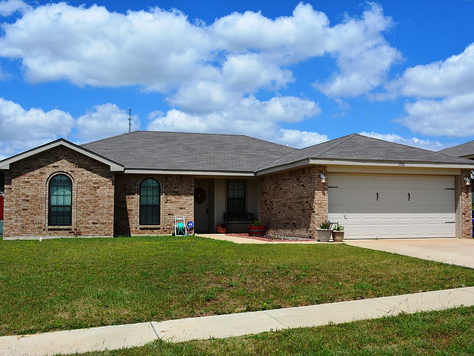 1st image of 1316 Travis Cir