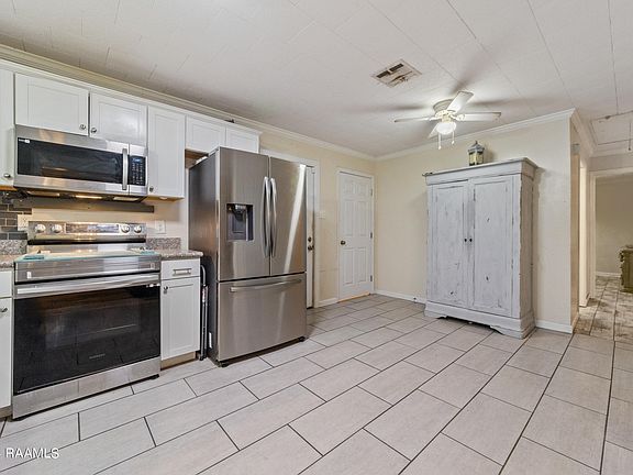 3rd image of 102 Ames Cir
