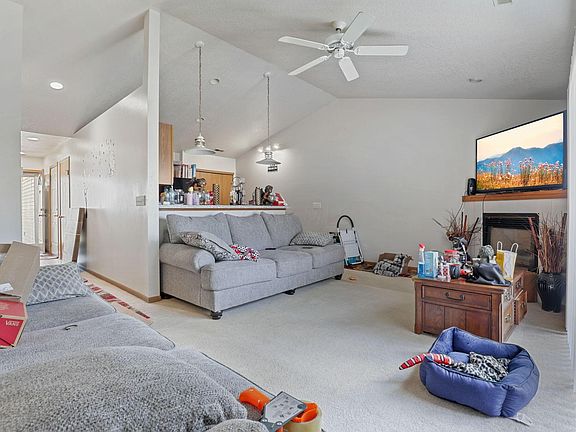 3rd image of 558/562 Vesper Dr