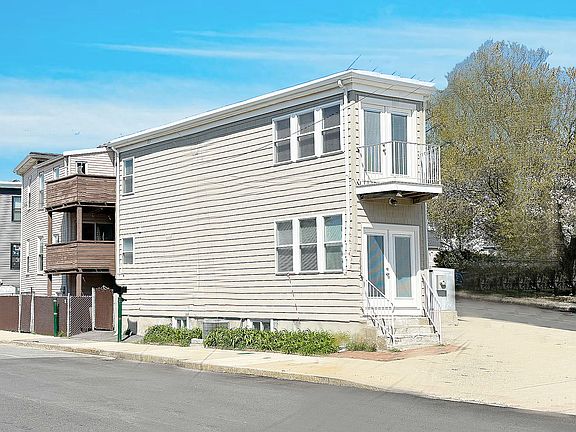 2nd image of 1043 Winthrop Ave