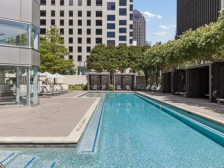 One Dallas Center — Photo 2