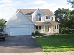 11 Fishers View Dr, Groton, CT 06340