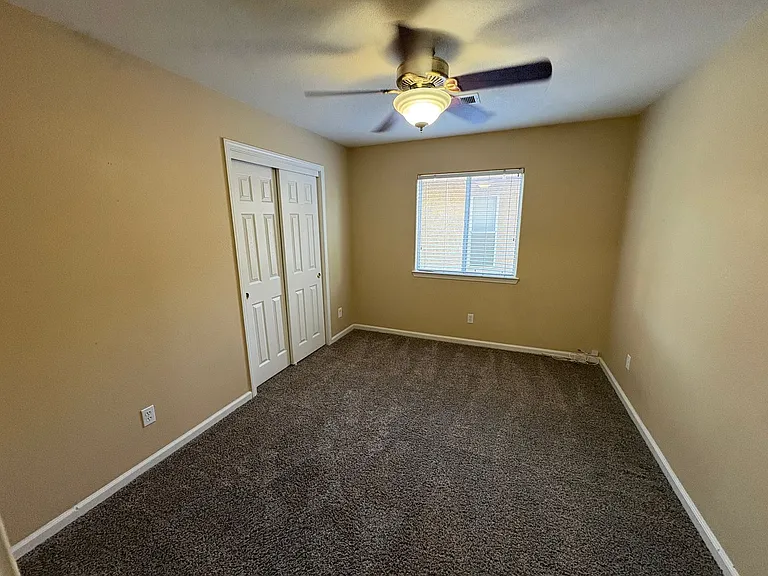 703 W Russell Ave — Photo 18