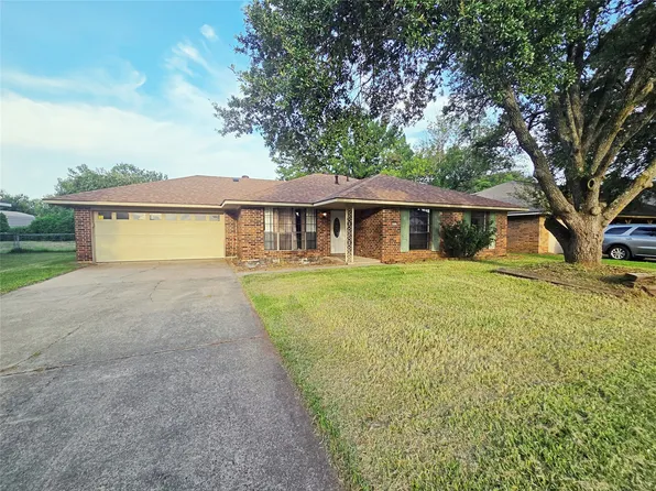 4911 Longstreet Pl, Bossier City, LA 71112