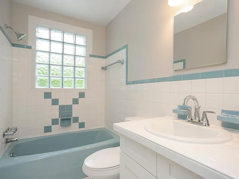 4933 Millerwood Dr — Photo 16