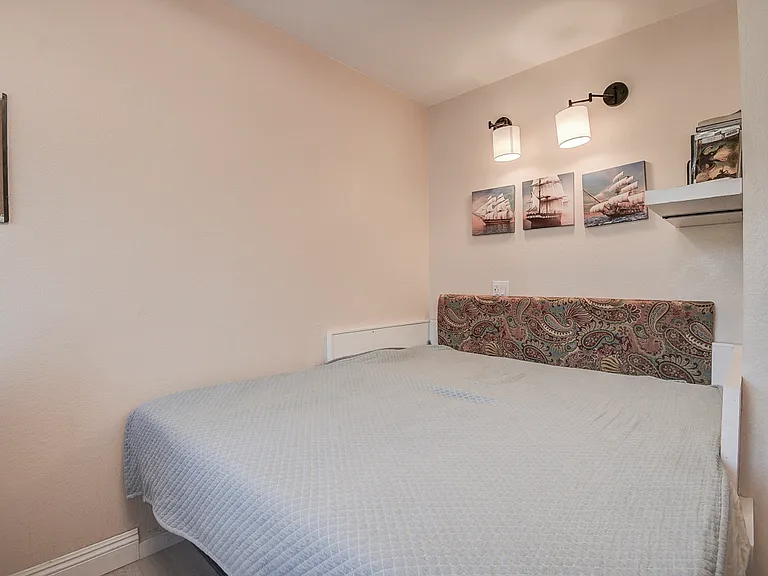 second bedroom (bed unfolded)