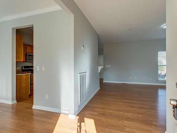 3rd image of 1524 Liberty Pike
