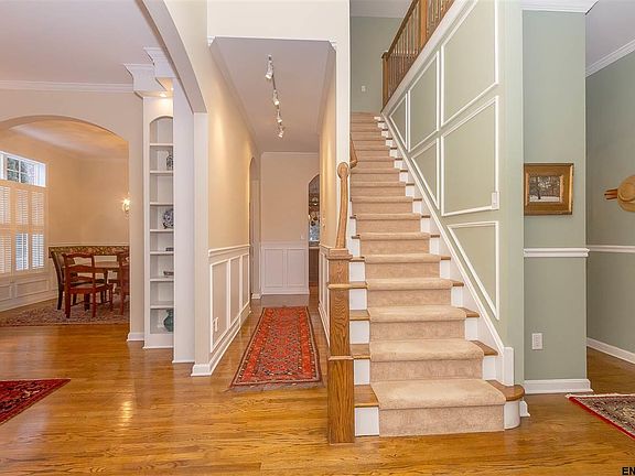 4th image of 20 Cassidy Dr