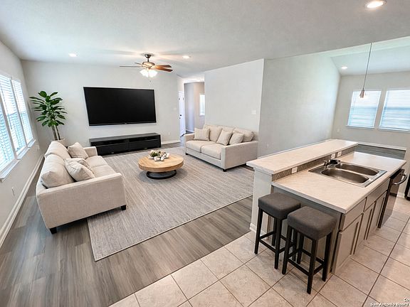 3rd image of 4823 Cambridge Park