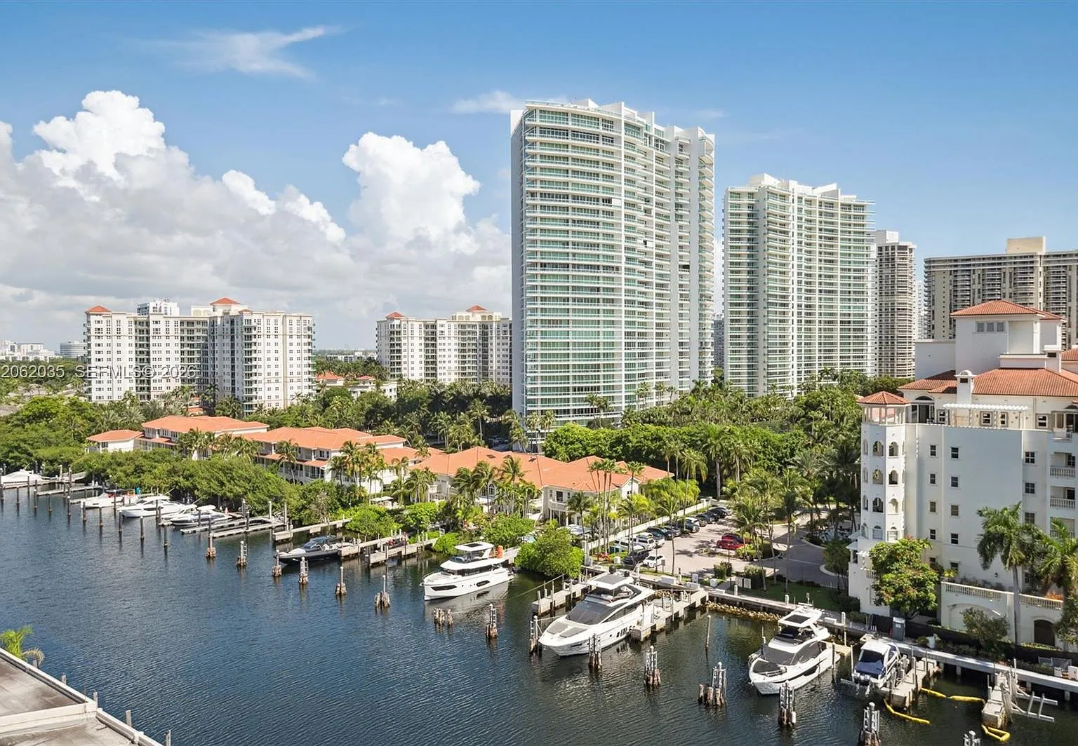 Turnberry Isle Condo — Photo 1