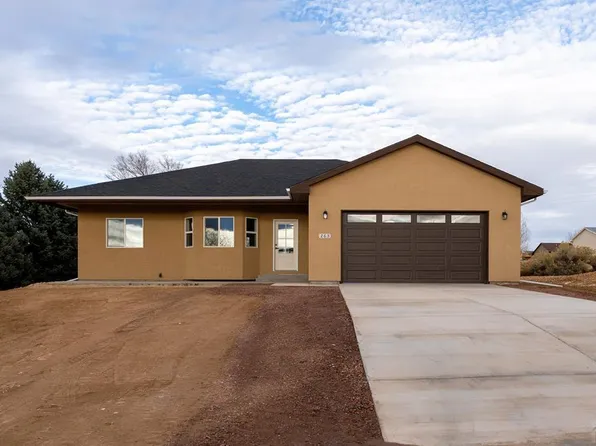 263 W Laurue Ln, Pueblo West, CO 81007