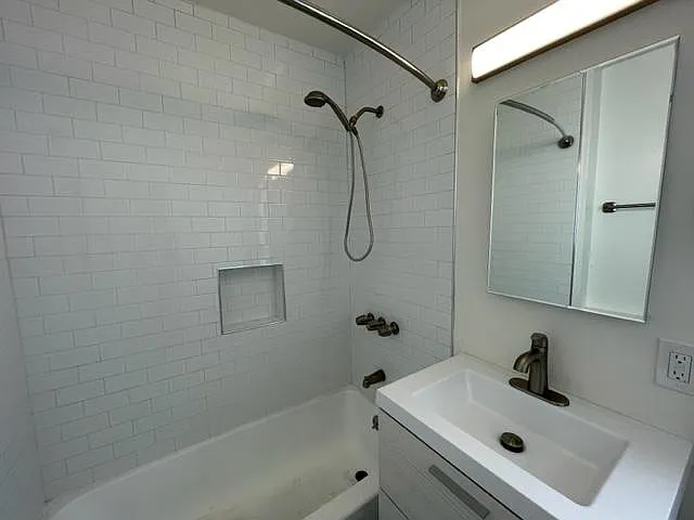 826 5th St #8 — Photo 10