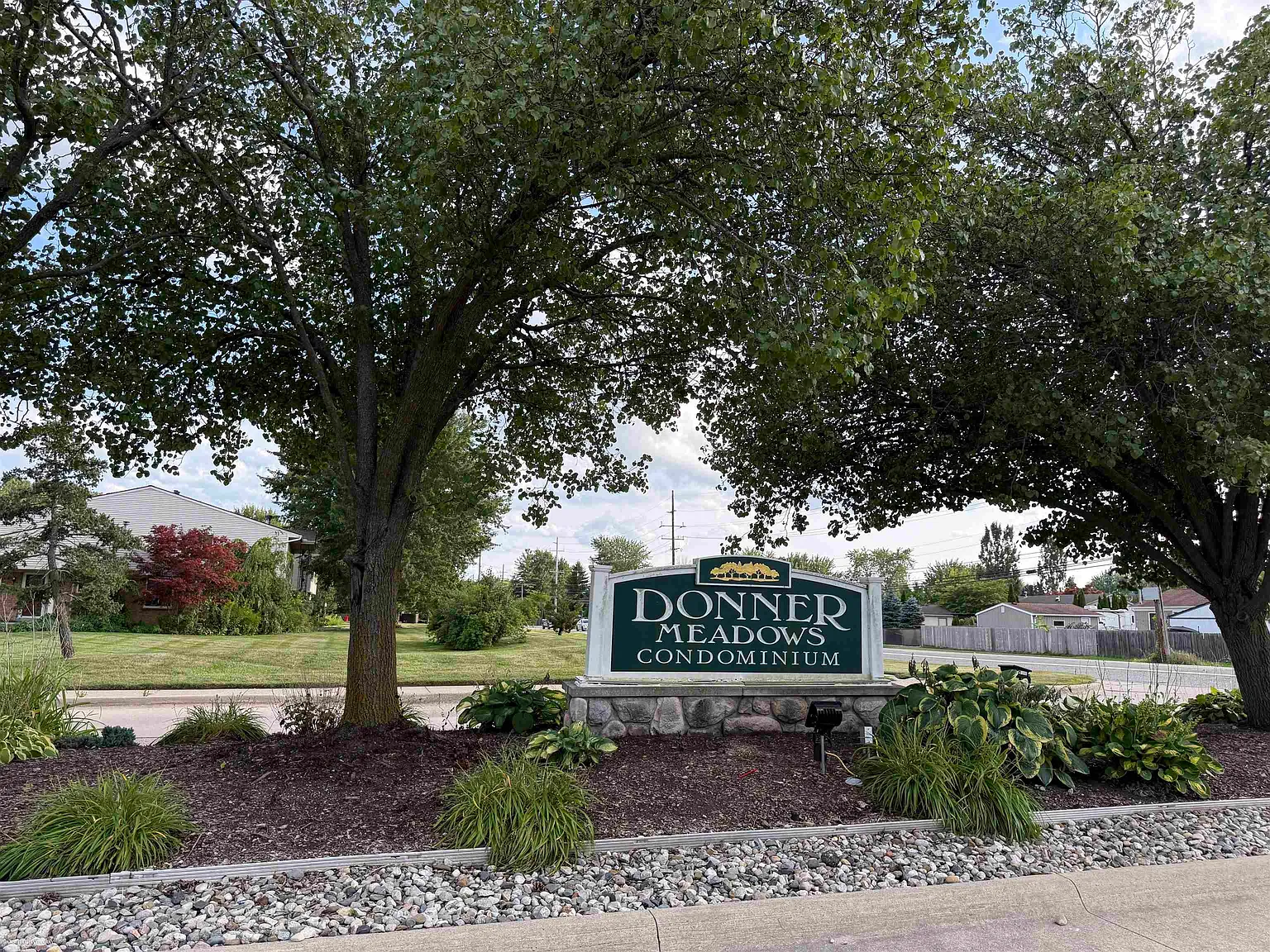2 bed, 1.5 bath, 1100 sqft, $1,700 — Photo 3