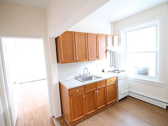 3rd image of 1728 W Tioga St APT A