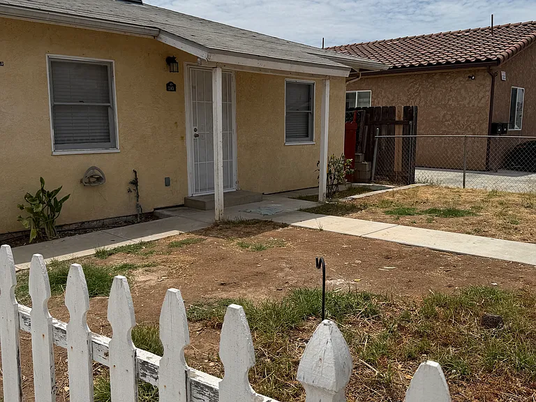 1143 Marline Ave — Photo 1