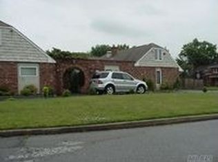 55 Bayberry Rd, Lawrence, NY 11559