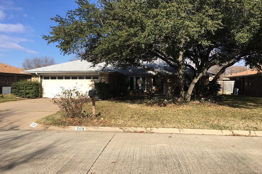 1st image of 709 Paintbrush Dr