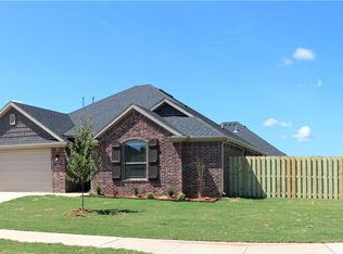 400 Coconut Ln, Centerton, AR 72719