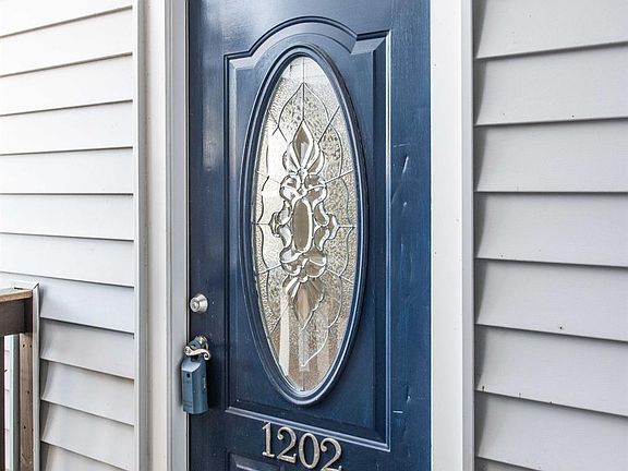 2nd image of 2414 Lake Park Unit 1202