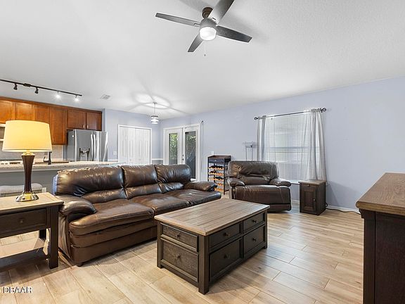 3rd image of 133 Brasswood Ct