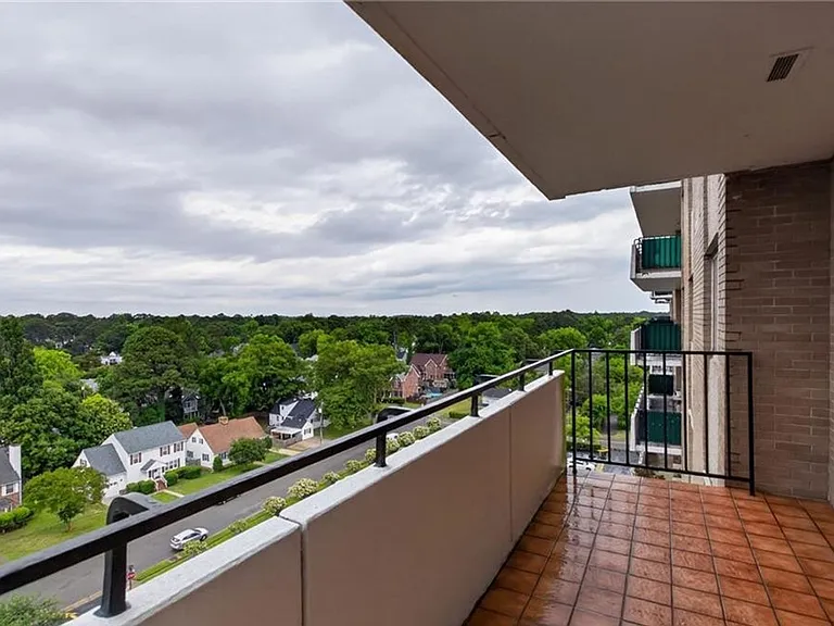 7320 Glenroie Ave #10E — Photo 23