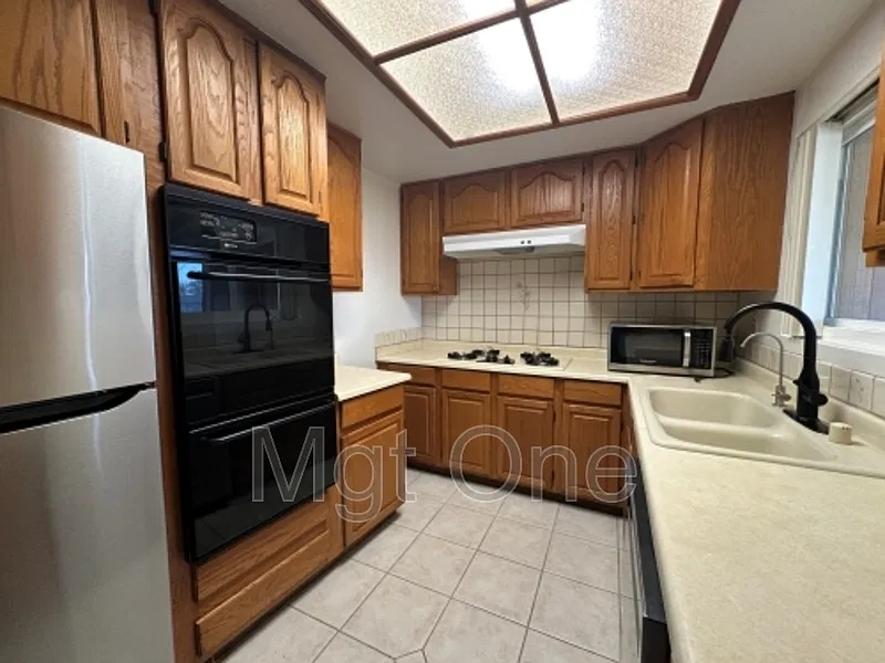4 bed, 2.0 bath, 1350 sqft, $3,500 — Photo 2