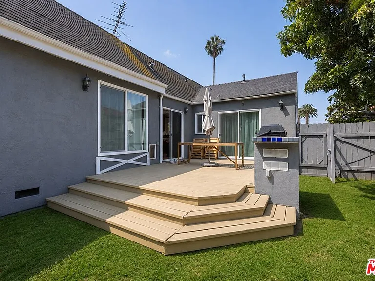 2310 Manning Ave — Photo 41