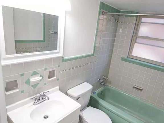 5th image of 3279 Linwood Ave