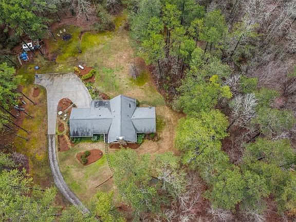 3rd image of 821 Prickett Ln