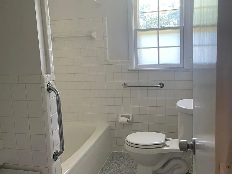 Guest /Hall Full Bath