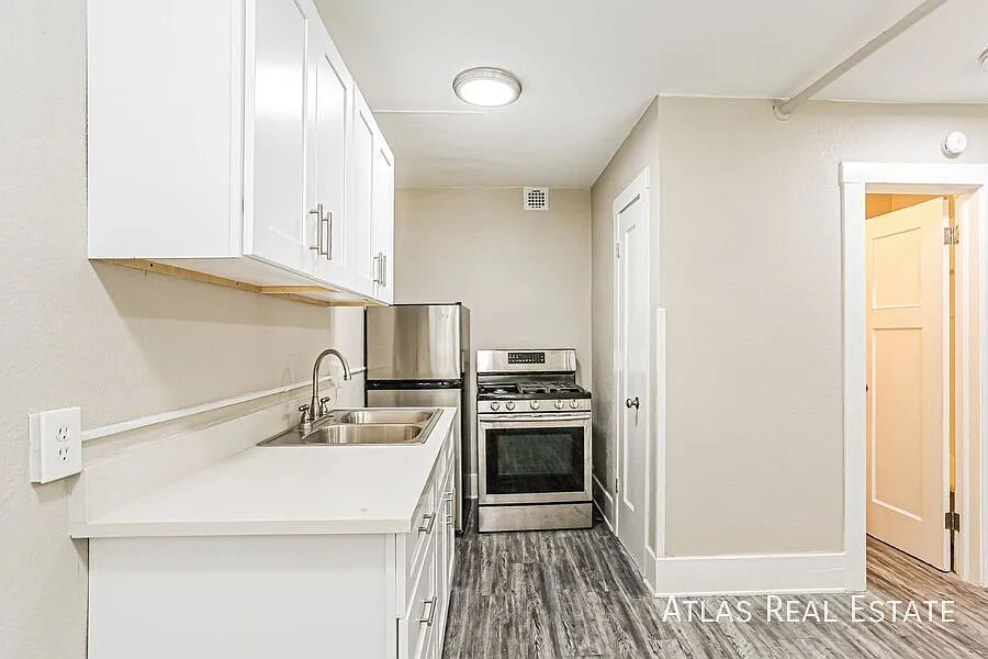 970 N Pearl Street — Photo 2