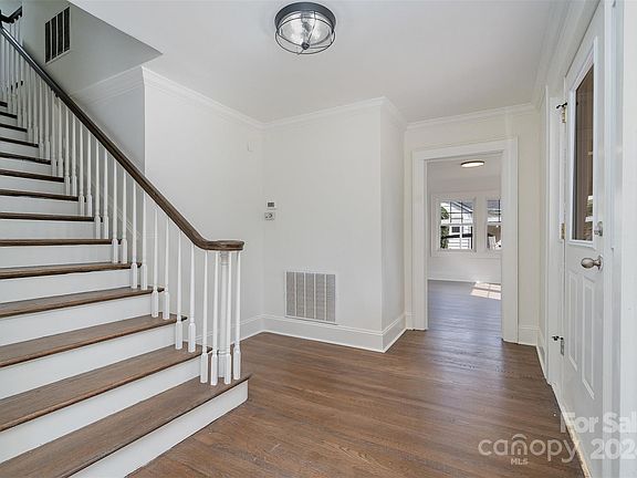 5th image of 216 W Glendale Ave
