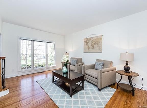 5th image of 7321 Santorini Ln