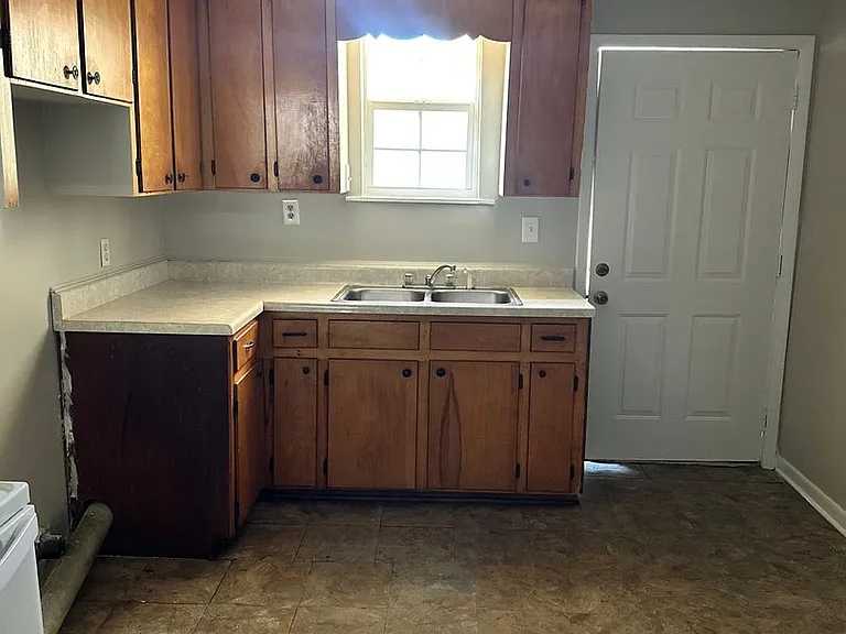 63 Groner St — Photo 2