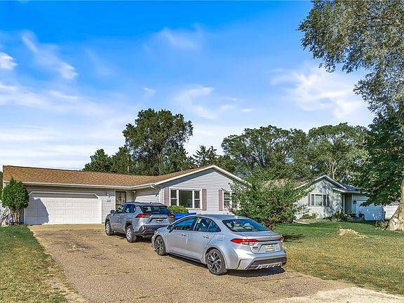 3rd image of 3318 Davey Street
