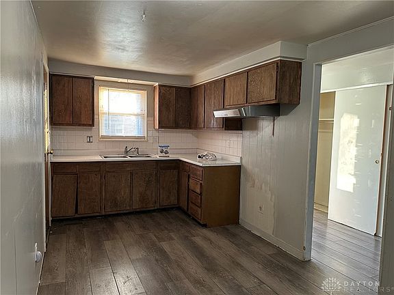3rd image of 7659 Somerville Dr