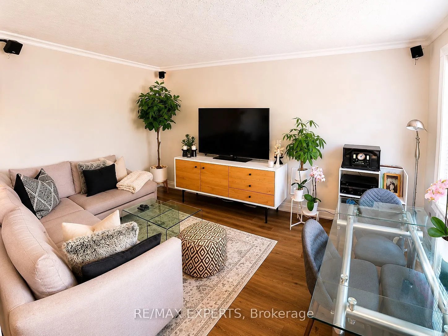 3 bed, $3,299 — Photo 2